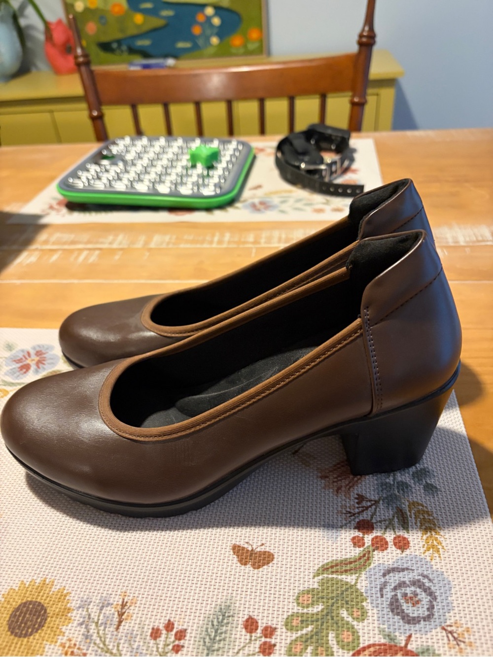 NEVER WORN Dream Pairs Brown Low Block Heel Pumps